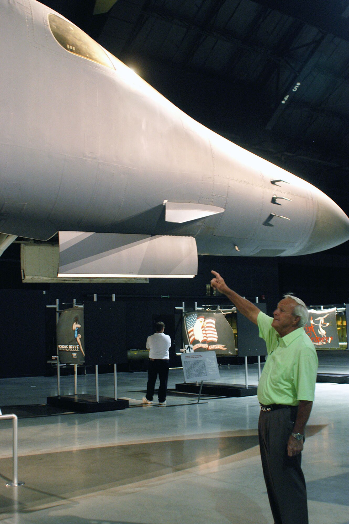 DAYTON, Ohio -- Golf legend Arnold Palmer checks out the B-1 bomber in the museum’s Cold War Gallery in 2005. (U.S. Air Force photo)