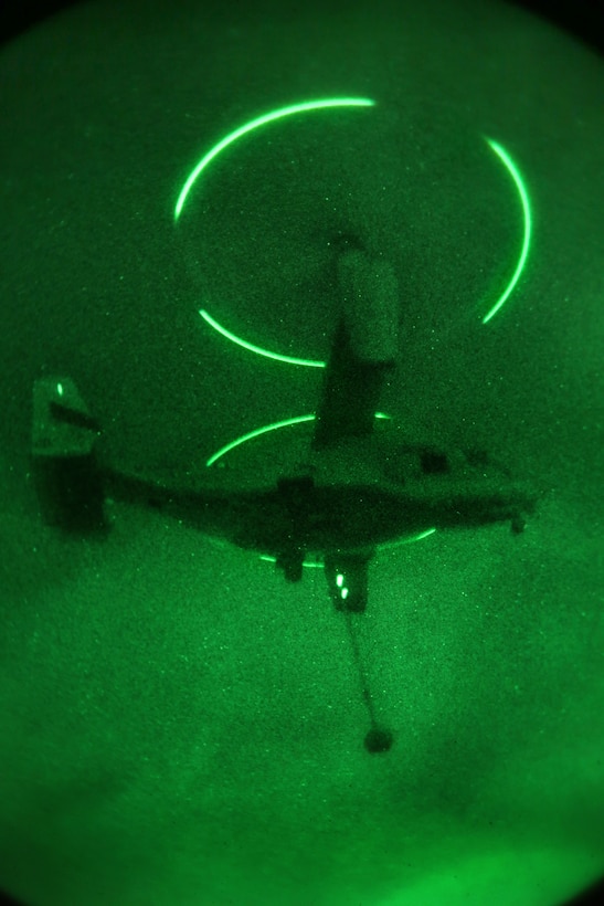 An MV-22 Osprey aircraft supports Marine Helicopter Support Team during ...