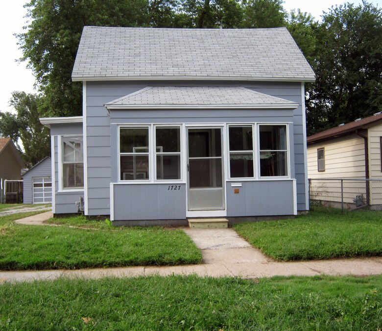 The Brush Up Nebraska Paint-A-Thon home on second avenue in Council Bluffs, Iowa was completed on August 16, 2014 by more than 67 volunteers from the U. S. Army Corps of Engineers, Omaha District. 