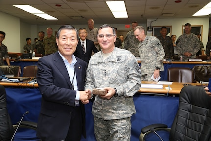 SEOUL, South Korea (Aug. 28, 2014) - Mr. Jin-Ha Hwang, Chairman of the Defense Committee met with General Curtis M. Scaparrotti, commander United Nations Command, Combined Forces Command, and United States Forces Korea at CP Tango during Ulchi Freedom Gaurdian 2014.