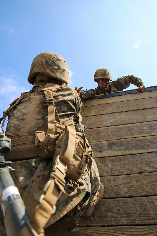 A recruit of Mike Company, 3rd Recruit Training Battalion, helps a fellow recruit climb a wall during Gonzalez’s Challenge at Marine Corps Base Camp Pendleton, Calif., Aug. 20. Gonzalez’s Challenge, is a two part exercise designed to promote teamwork.