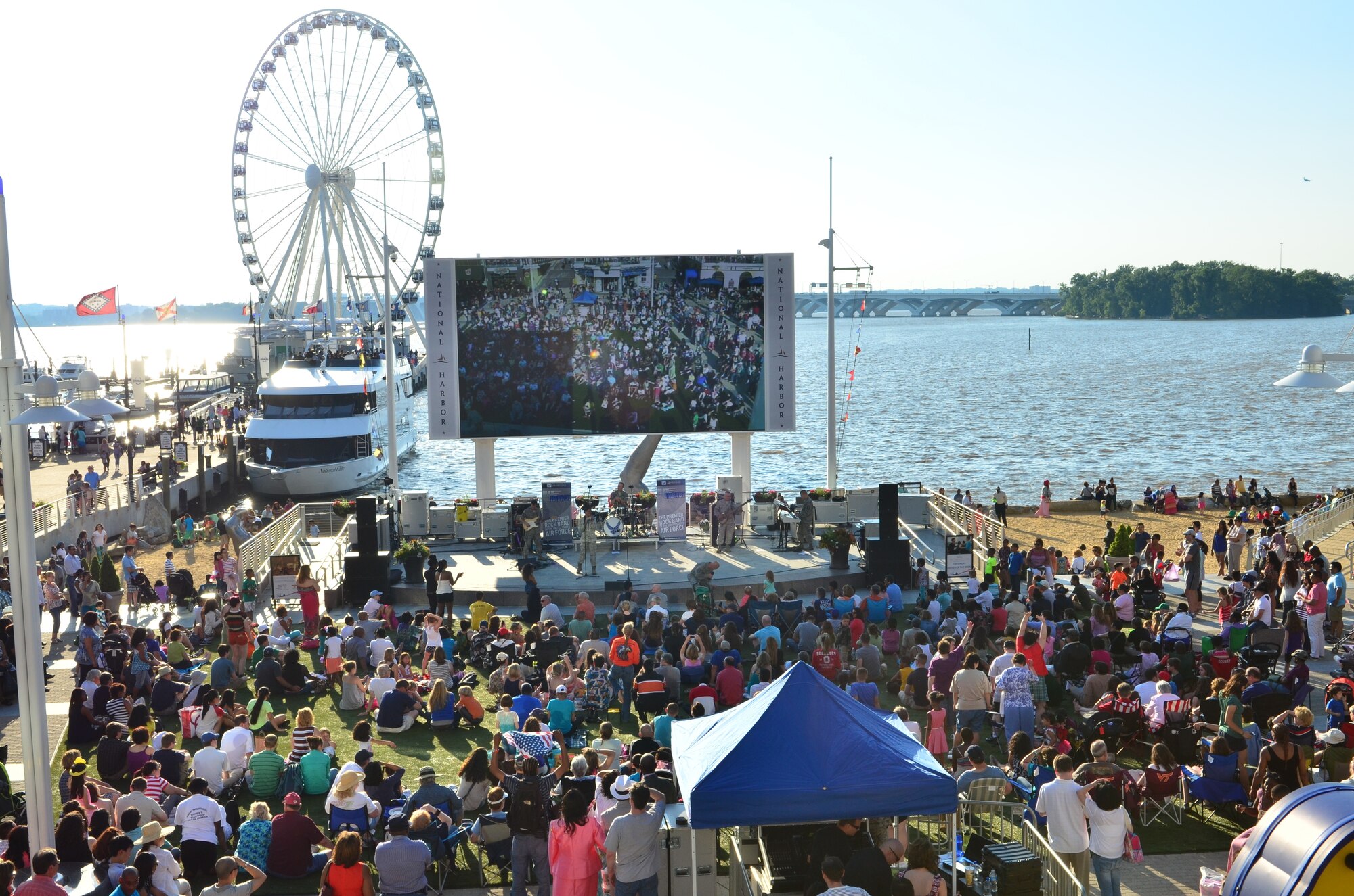 Max Impact plays to an enthusiastic crowd at the National Harbor. Join us as
we celebrate the 200th anniversary of the Star-Spangled Banner Sept. 12-14
at National Harbor Waterfront Plaza Stage. (U.S. Air Force photo by Senior
Master Sgt. Bob Kamholz/released)