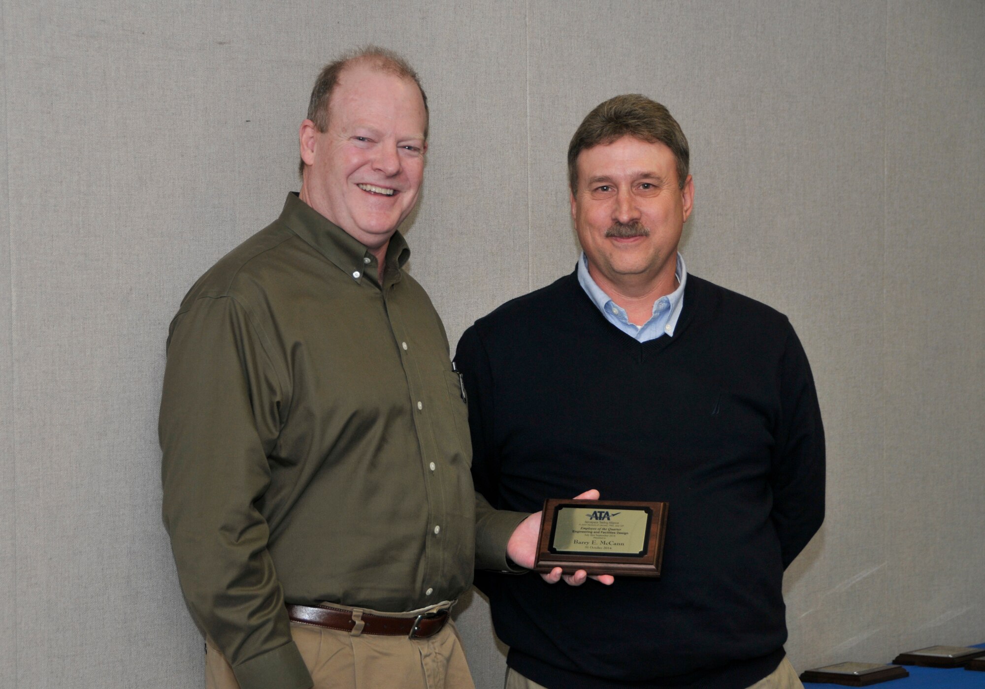 Barry McCann (right), with the ATA Information Technology and Systems Department, accepts the ATA Technical Excellence in Engineering of the Quarter Award from Scott Bartlett, the ATA Performance Management Department chief engineer.