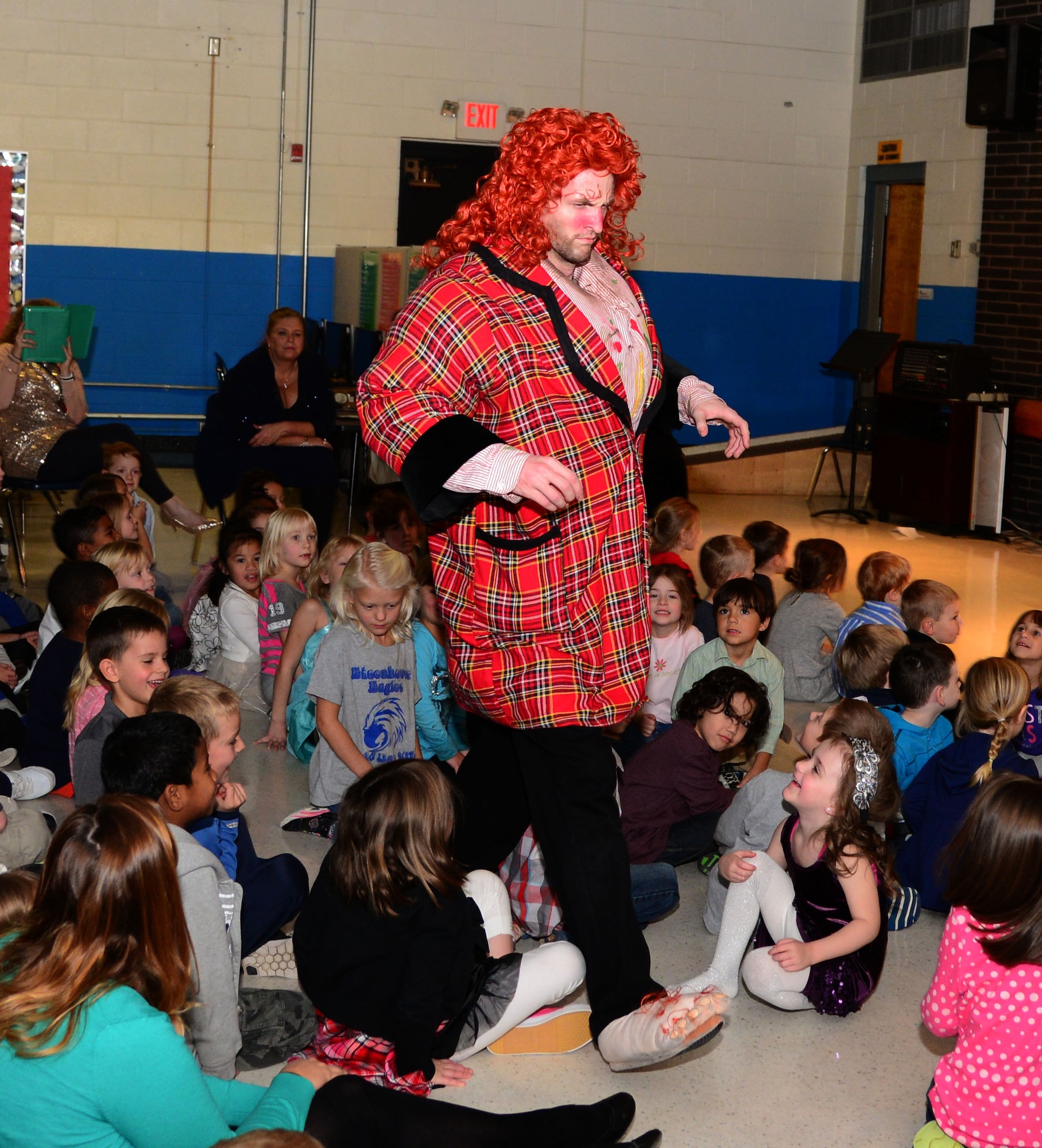VANCE AIR FORCE BASE, Okla. -- Tim Petty, a Tulsa Opera bass vocalist, parades through an audience of Eisenhower Elementary School students during an adaptation of “Jack and the Beanstalk” Nov. 17. The Tulsa Opera performers visited the school as part of an outreach program to give children a taste of the performing arts. (U.S. Air Force photo/Senior Airman Frank Casciotta)