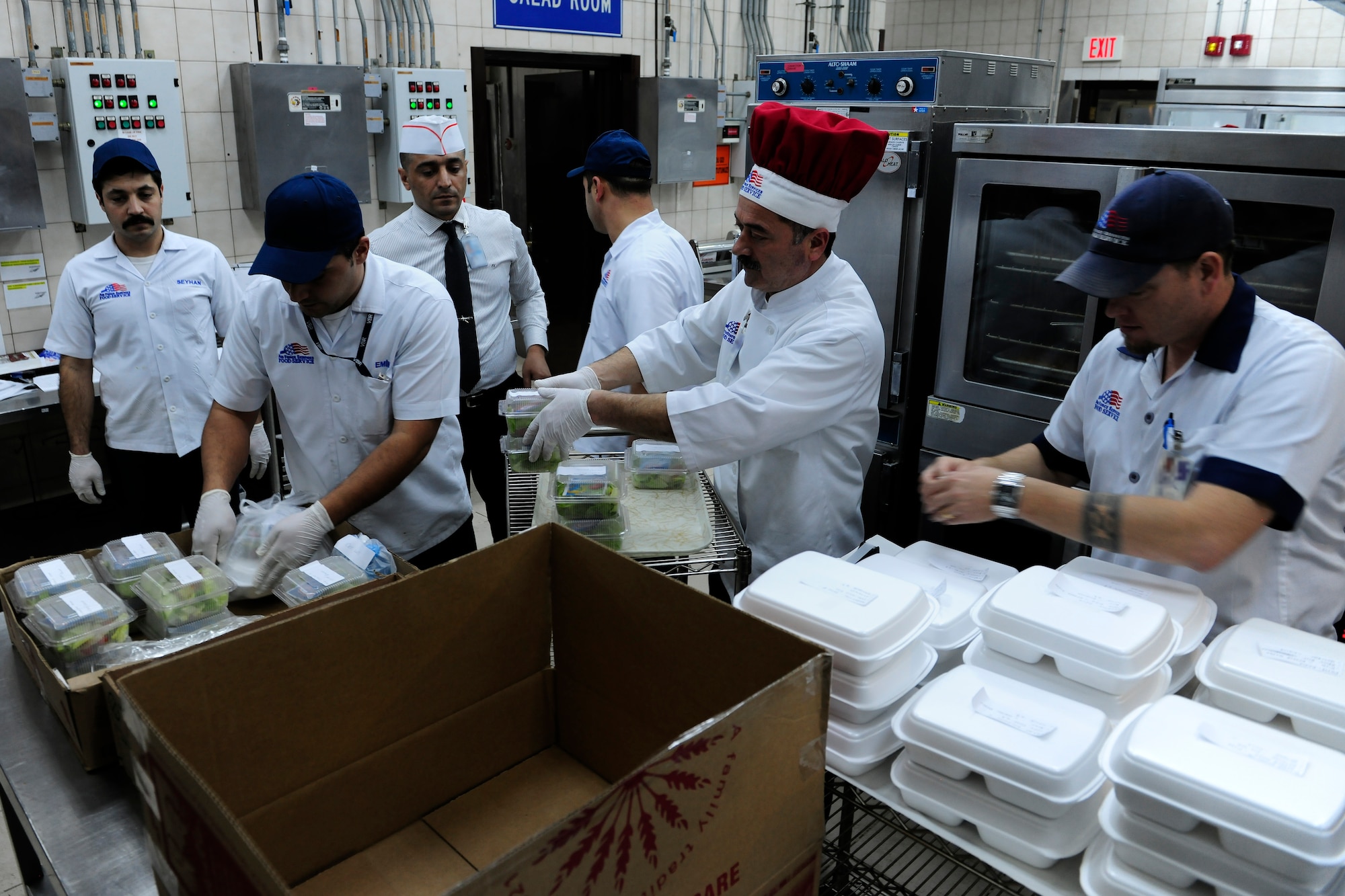 Employees of the Sultan’s Inn Dinning Facility prepare carry-out meals to be delivered by a security forces chow runner Dec. 2, 2014, at Incirlik Air Base, Turkey. The new carry-out meal service will allow mission essential 39th Security Forces members to receive meals from the dining facility at their posts. (U.S. Air Force photo by Senior Airman Krystal Ardrey/Released)
