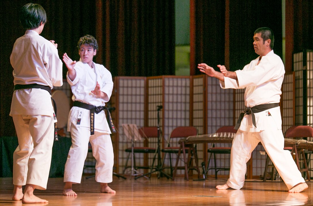 okinawa-cultural-dance-display-educates-service-members-families