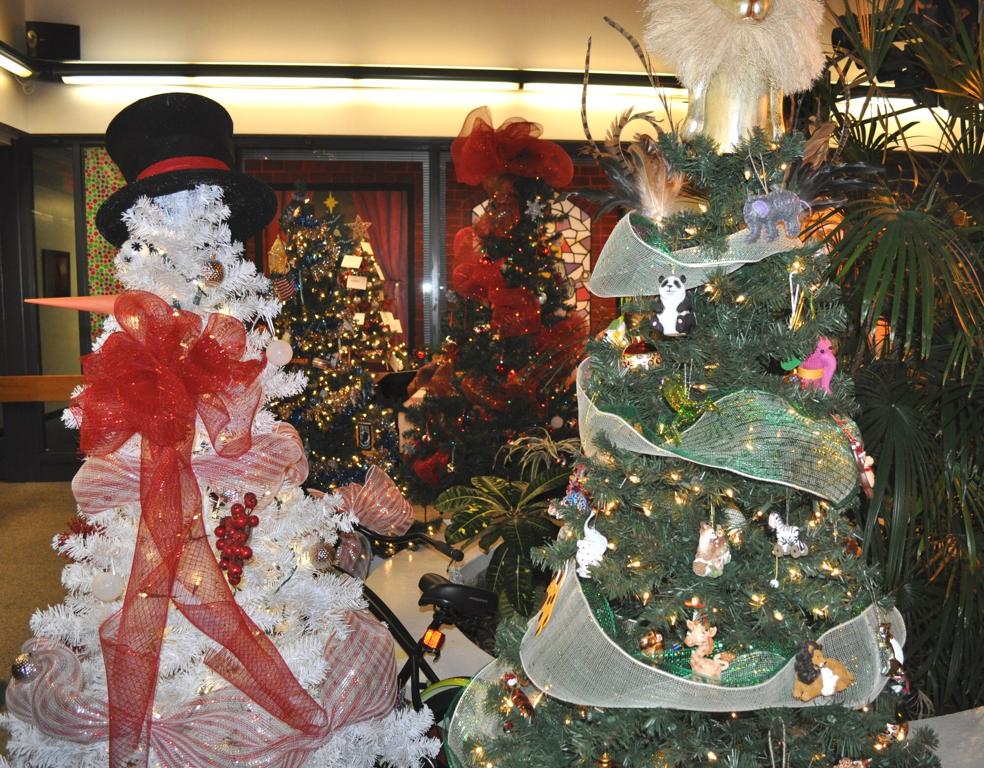 TRAVIS AIR FORCE BASE, Calif. --  The 13th annual Travis Air Force Base Holiday Tree Festival and Silent Auction has held on Nov. 21, Travis AFB, Calif.. Team Travis membes comes together with local community partners each year to decorate and then donate trees, baskets of gifts and more, to benefit the Travis Fisher House I and now, the new Fisher House II. At the end of the evening, between the generosity of those inside, and outside the gates of Travis, $30,000 was raised for the Fisher Houses. (U.S. Air Force photo/Ellen Hatfield)
