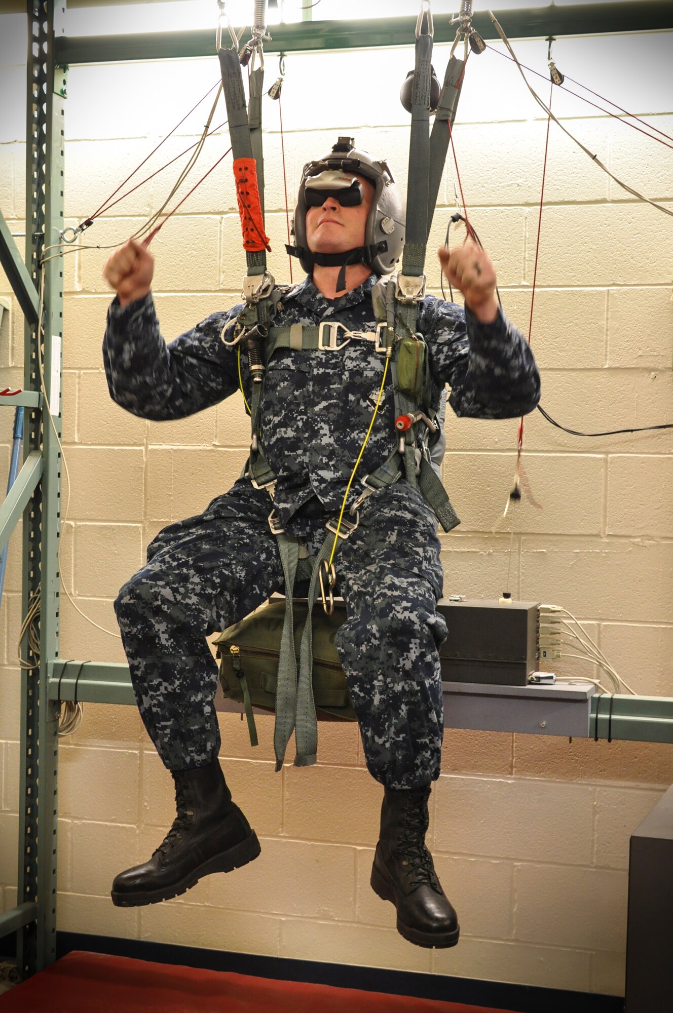 Navy Petty Officer 1st Class Lewis Dean, an aircrew survival equipment man with the Naval Operations Support Center, steers his parachute while using the newly upgraded parachute simulator at Pittsburgh International Airport Air Reserve Station, Nov. 1, 2014. (U.S. Air Force photo by Staff Sgt. Brandy L. Grace)
