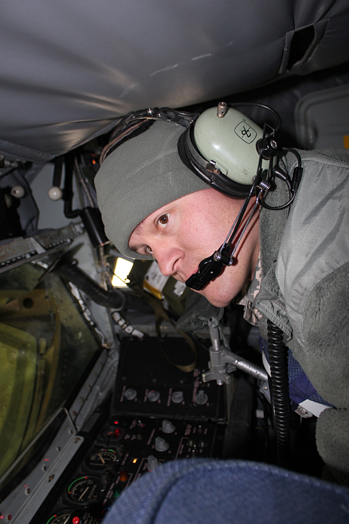 141206-Z-VA676-051 – Tech. Sgt. Timothy Kelly, 191st Maintenance Squadron, works inside of the boom pod while performing some preventive maintenance on a KC-135 Stratotanker at Selfridge Air National Guard Base, Mich., Dec. 6, 2014. Fontana has been working on “heavies” like the KC-135 for the Michigan Air National Guard for about 12 years. (U.S. Air National Guard photo by Tech. Sgt. Dan Heaton)