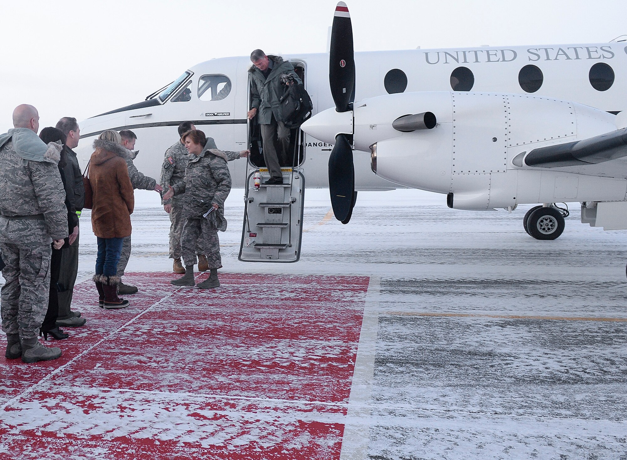 U.S. Air Force Gen. Lori Robinson, the Pacific Air Forces commander, is greeted by Col. Michael Winkler, the 354th Fighter Wing commander, upon her arrival at Eielson Air Force Base, Alaska, Dec. 4, 2014. During her visit to Eielson, Gen. Robinson visited Airmen and families and witnessed Eielson missions and operations with Chief Master Sgt. Buddy Hutchison, the PACAF command chief.  (U.S. Air Force photo by Staff
Sgt. Shawn Nickel/Released)
