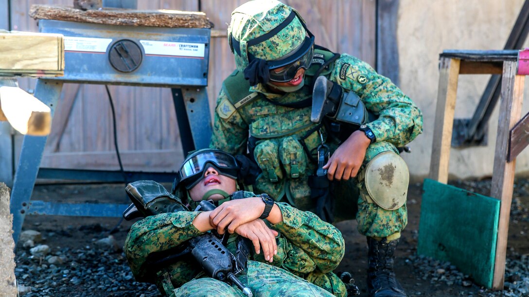 Soldiers with 7th Singapore Infantry Brigade practice proper casualty evacuation techniques during a simulated IED attack as part of exercise Valiant Mark aboard Marine Corps Base, Camp Pendleton, Calif., Dec. 6, 2014. Valiant Mark enhances U.S. and Singaporean forces’ combined combat readiness through live-fire and urban terrain training as well as amphibious operations familiarization. (U.S. Marine Corps photo by Lance Cpl. Danielle Rodrigues)