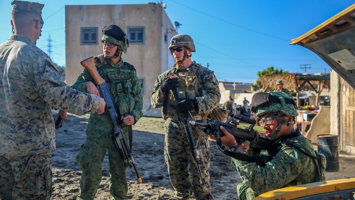 Soldiers with 7th Singapore Infantry Brigade and Marines with 1st Battalion, 5th Marine Regiment devise a reaction strategy in case of simulated Improvised Explosive Device attacks during exercise Valiant Mark aboard Marine Corps Base, Camp Pendleton, Calif., Dec. 6, 2014. Valiant Mark enhances U.S. and Singaporean forces’ combined combat readiness through live-fire and urban terrain training as well as amphibious operations familiarization. (U.S. Marine Corps photo by Lance Cpl. Danielle Rodrigues)
