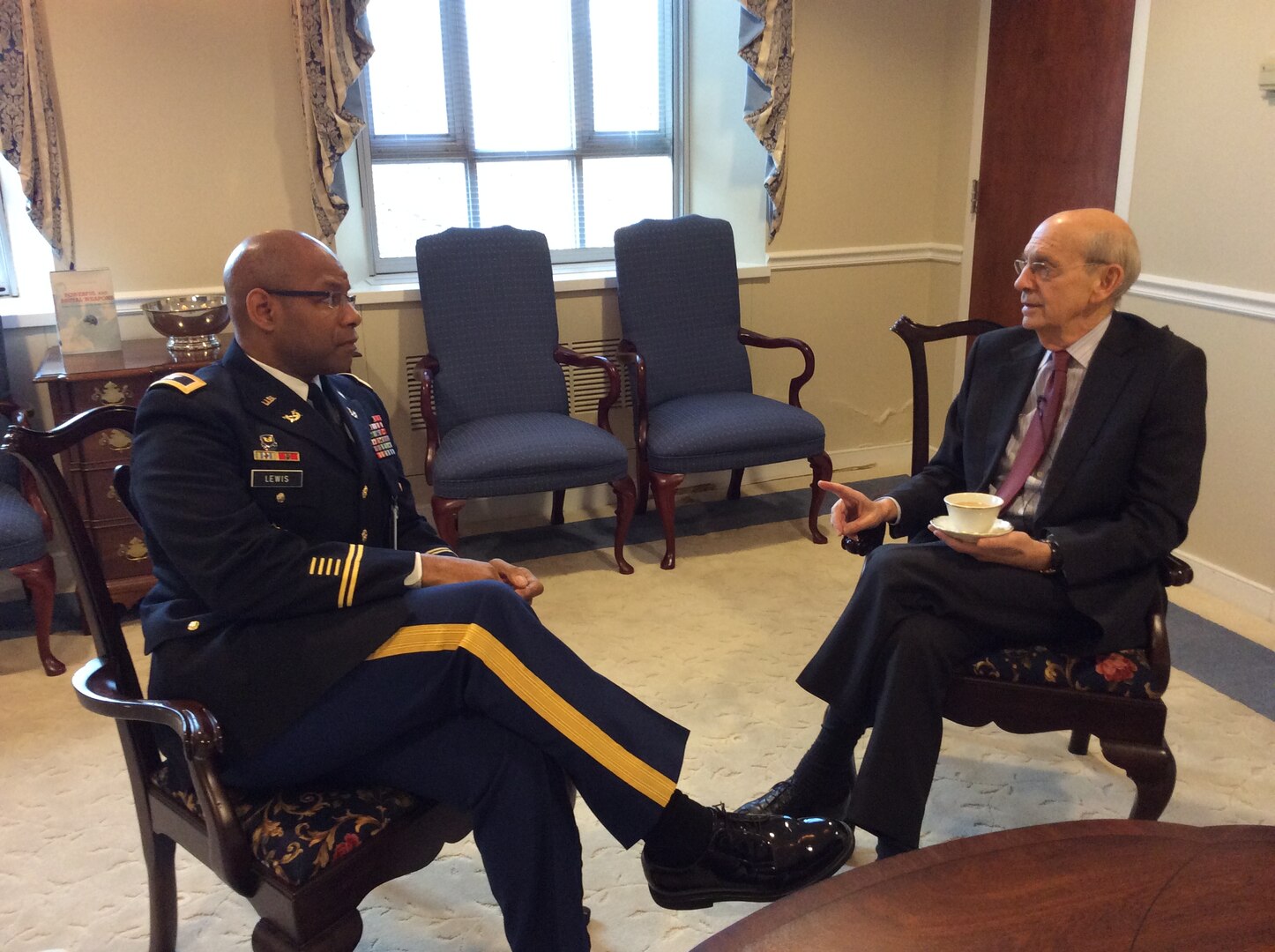 Colonel James Lewis, a US Army Judge Advocate and member of the Eisenhower School Class of 2015, meets with Supreme Court Associate Justice Stephen Breyer before introducing him to the students.