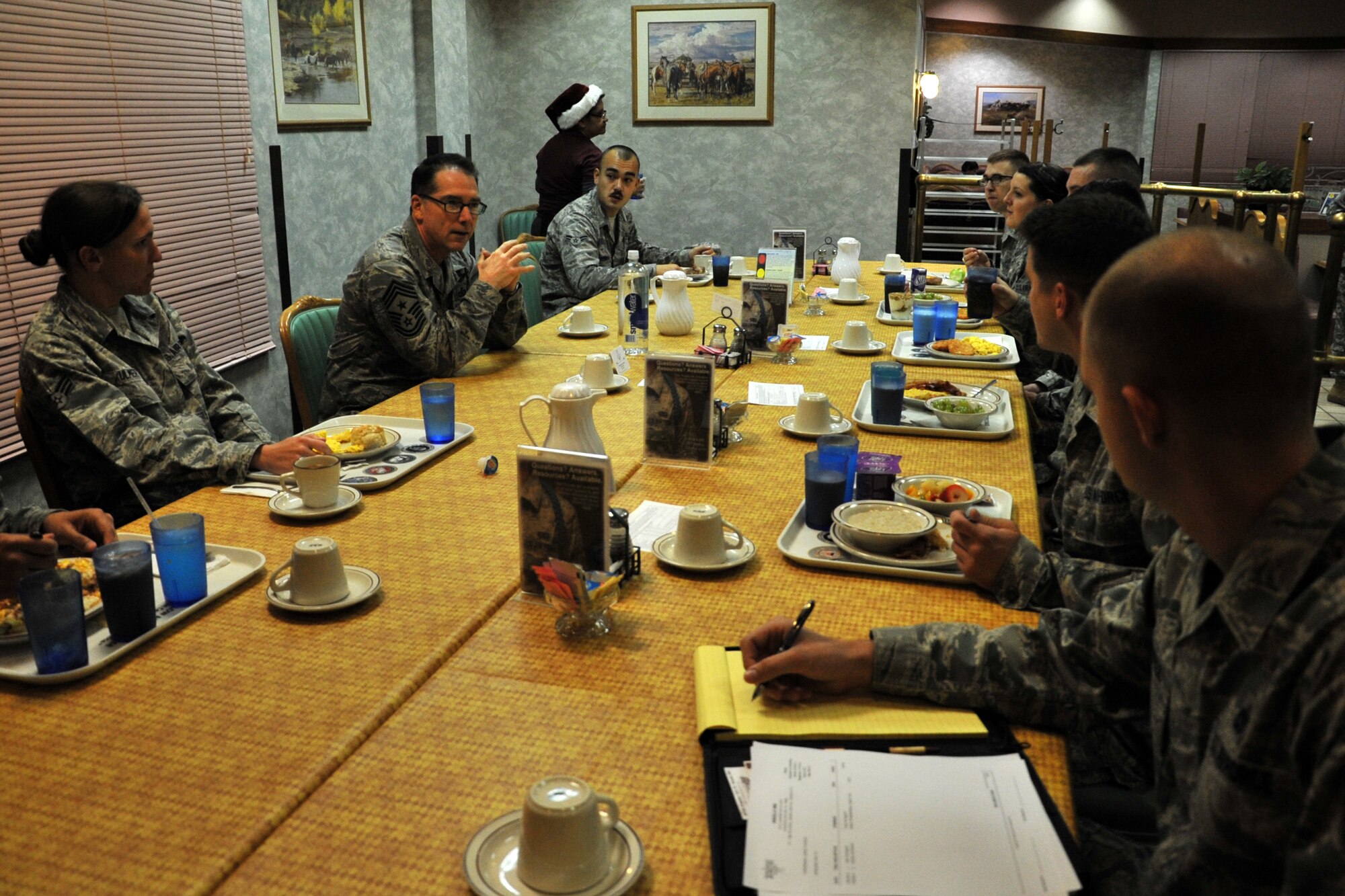 GOODFELLOW AIR FORCE BASE, Texas – Chief Master Sgt. Roger A. Towberman, 25th Air Force Command Chief, talks with intelligence students at the Western Winds Dining Facility Dec. 10. Towberman visited Goodfellow to talk with Airmen in the intelligence-training environment. (U.S. Air Force photo/ Airman 1st Class Scott Jackson)