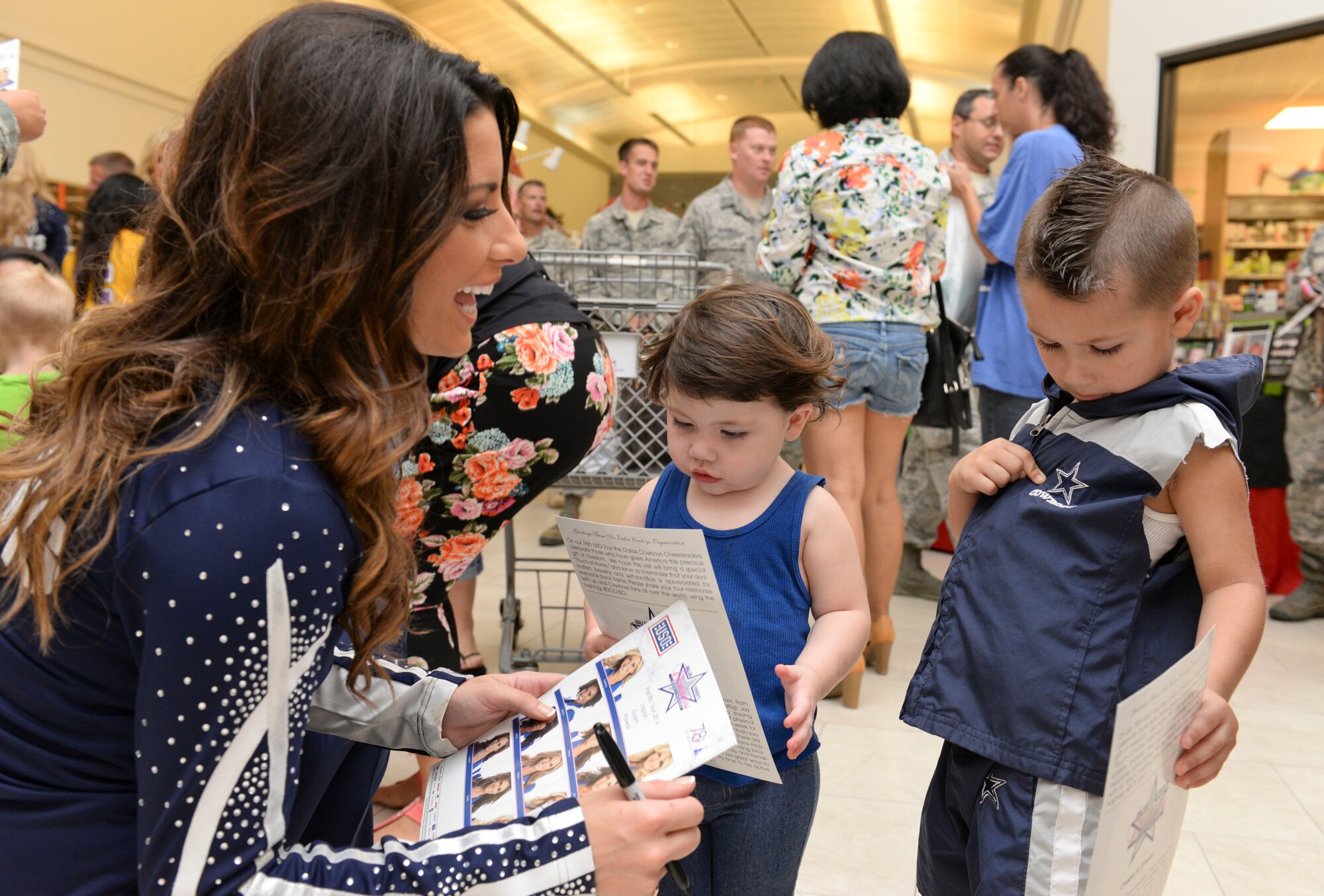 Dallas Cowboys Cheerleaders thank Yongsan troops, Article