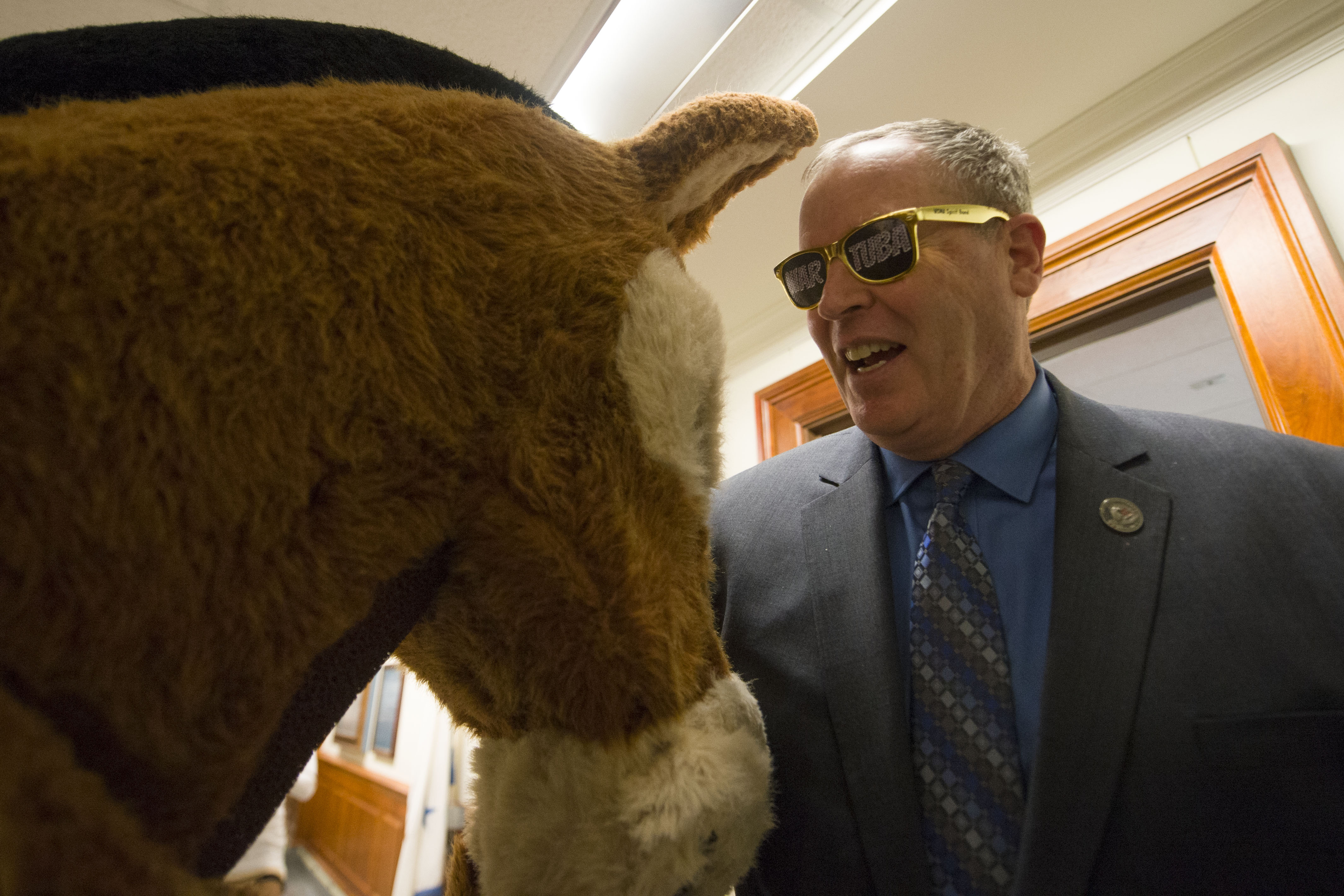 Deputy Defense Secretary Bob Work Bonds With The Army S Mule