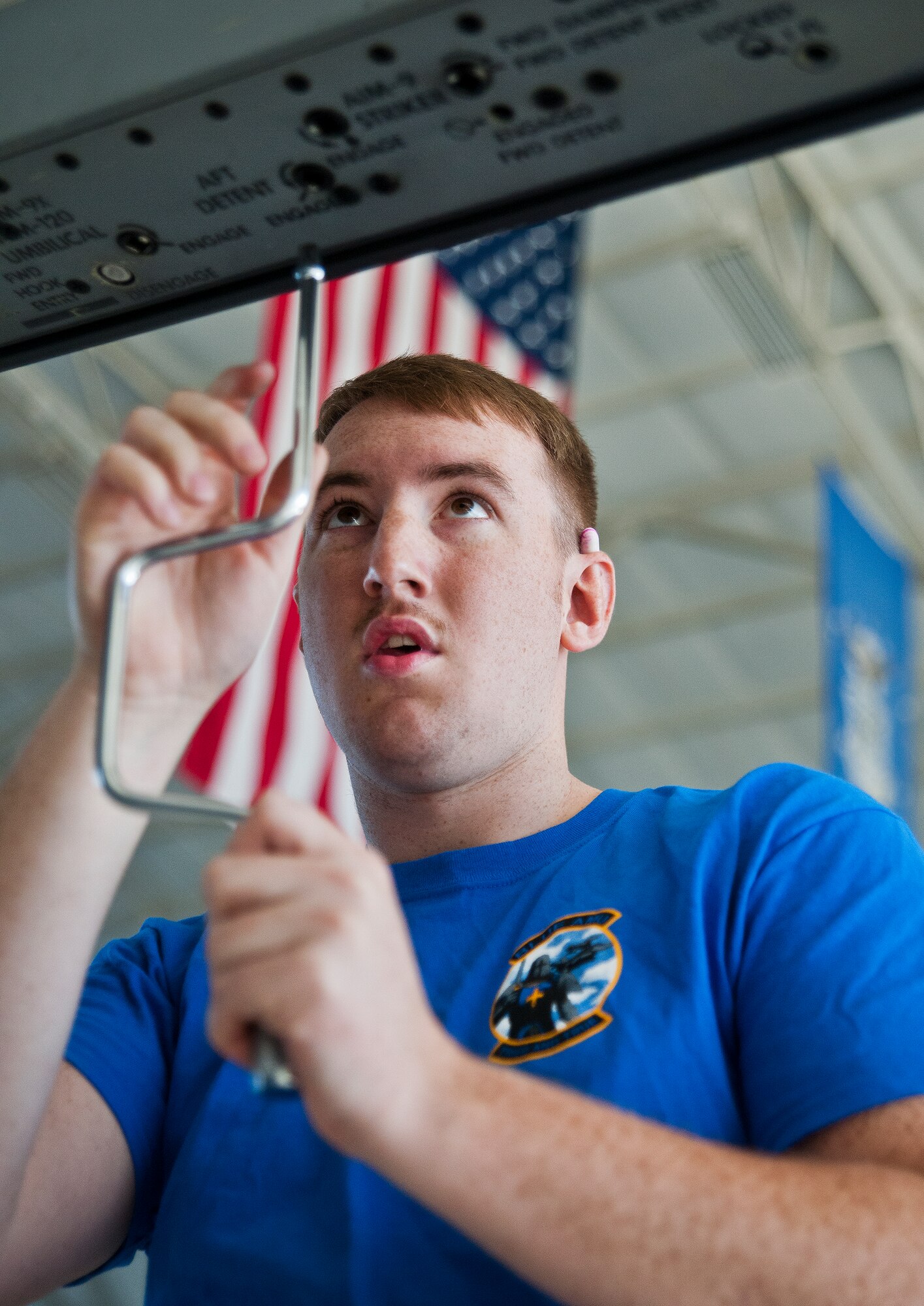 Senior Airman Bart Koch, from the 96th Aircraft Maintenance Squadron Blue, releases the bolts on the F-16 Fighting Falcon’s bomb rack during the 96th Maintenance Group’s quarterly weapons load crew competition Dec. 5 at Eglin Air Force Base, Fla.  The Blue crew battled the 96th Aircraft Maintenance Squadron’s Red F-15 crew for quickest and most accurate load of an AIM-9X and an AIM-120 on their respective aircraft.  (U.S. Air Force photo/Samuel King Jr.)
