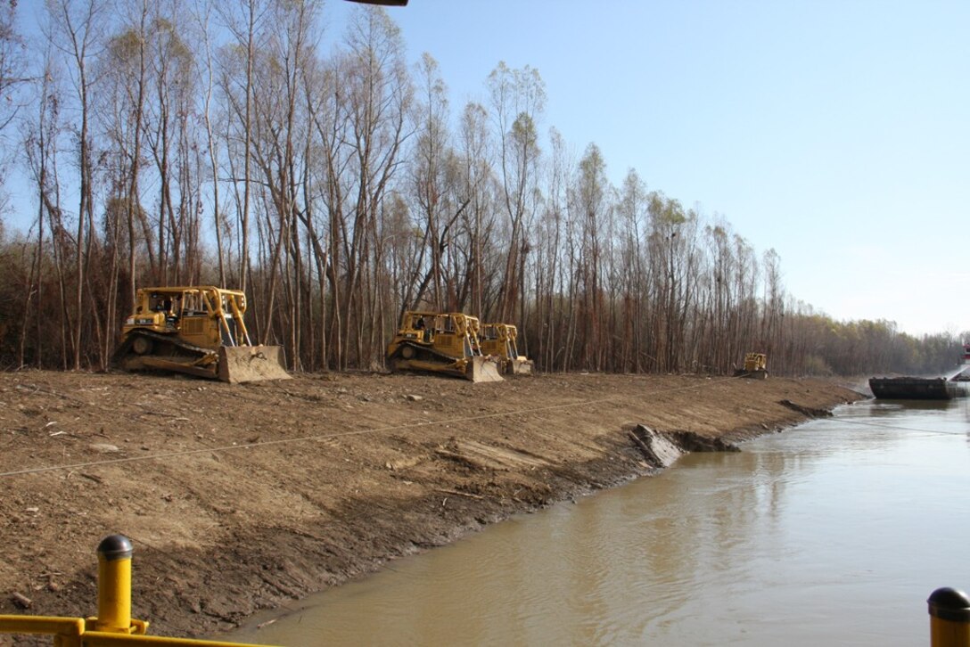 Vicksburg, Miss… The U.S. Army Corps of Engineers’ Vicksburg District Mat Sinking Unit (MSU) has completed its scheduled work for 2014. During this season, the MSU has placed over 500 acres of articulated concrete mats on the banks of the Mississippi River. 
