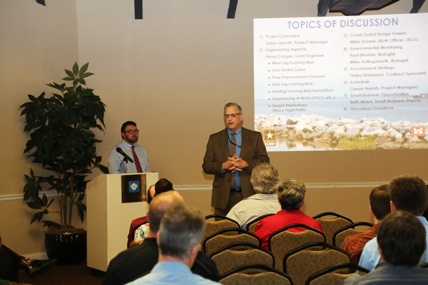 oe Miller, JaxPort senior director of facilities development, emphasized the importance of the Mile Point contract procurement to the port and the overall deepening project during an Industry Day held in November.