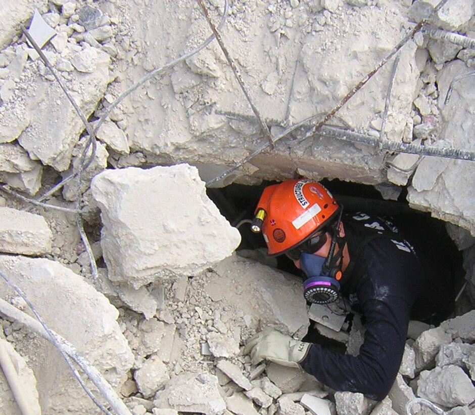 Rescue engineers are specially trained volunteers whose job is to help prevent disaster rescue teams from also becoming victims. Six of these Corps volunteers are from the Sacramento District. Learn more about their challenging role.