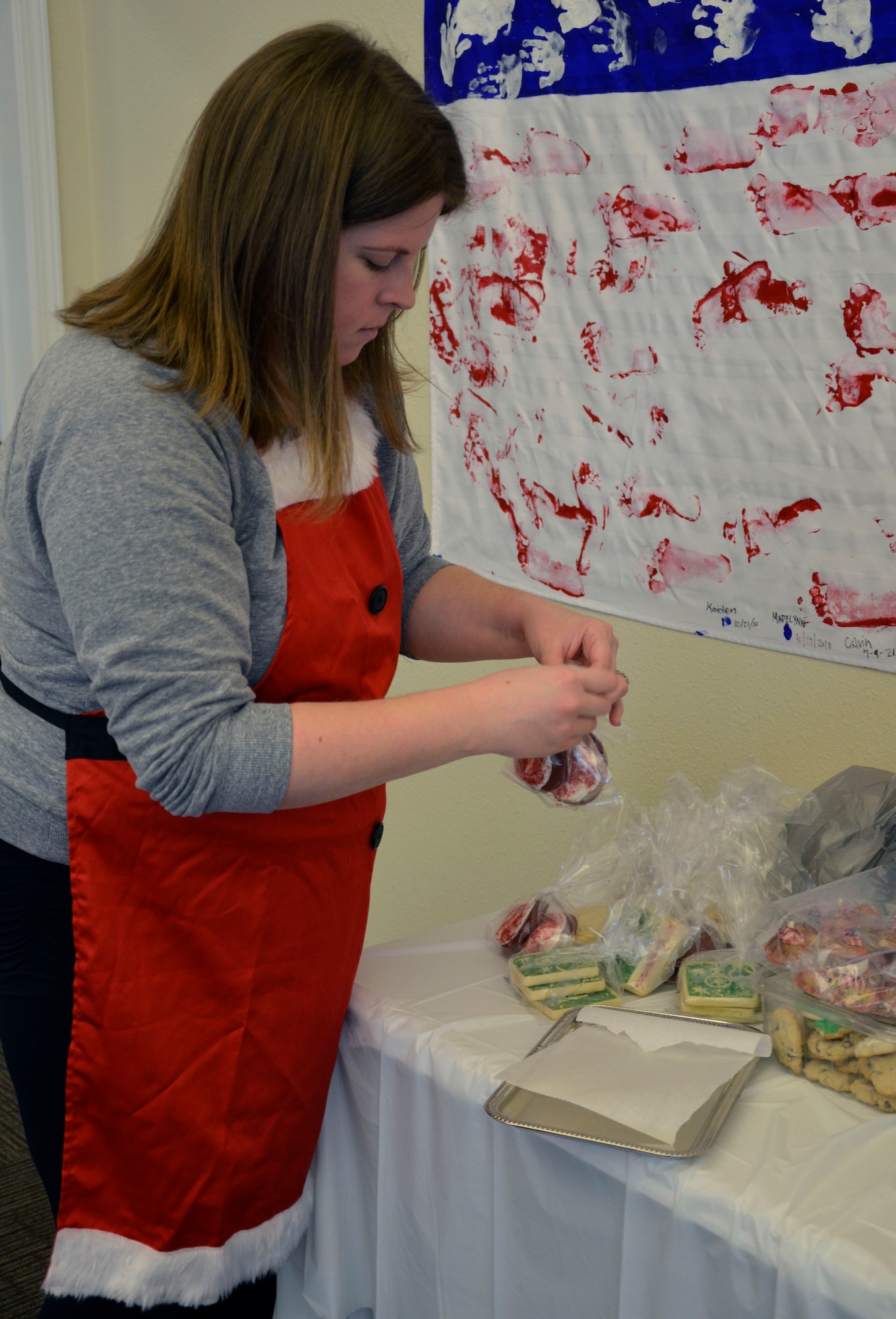 Members of The Charleston Spouses Club prepare bags of holiday
cookies Dec. 17, 2014, to be distributed to service members at the Gaylor Dining Facility and The Galley as part of Operation Cookie Caper on Joint Base Charleston, S.C. (U.S. Air Force photo/Jessica Donnelly)
