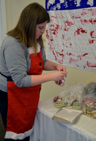 Members of The Charleston Spouses Club prepare bags of holiday
cookies Dec. 17, 2014, to be distributed to service members at the Gaylor Dining Facility and The Galley as part of Operation Cookie Caper on Joint Base Charleston, S.C. (U.S. Air Force photo/Jessica Donnelly)
