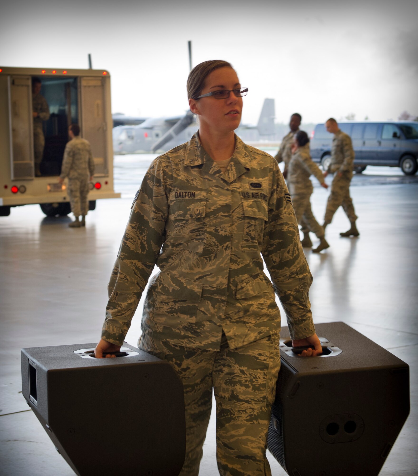 Senior Airman Amanda Dalton, 1st Special Operations Communications Squadron radio frequency transmission system technician, unloads speakers for an awards ceremony at the Freedom Hangar on Hurlburt Field, Fla., Dec. 16, 2014. Communications Airmen provide audio support for different ceremonies and events on base. (U.S. Air Force photo/Senior Airman Krystal M. Garrett) 