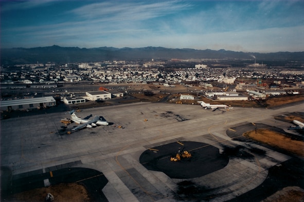 A November 1969 view of Yokota's newly opened MAC (AMC) Terminal. A C-141
and contract airliner sit in the foreground, and the old Yokota West housing
area and some off-base American housing can be seen in the background. (U.S. Air Force photo courtesy of the 374 AW History Office)
