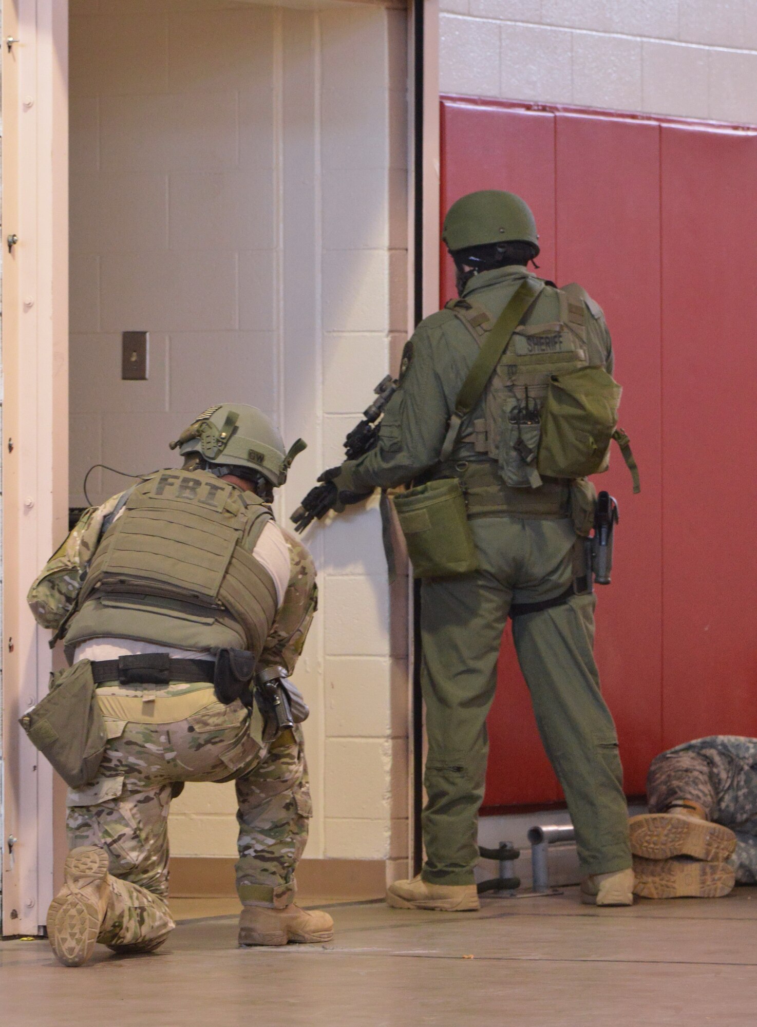 The New Mexico National Guard hosted an active shooter exercise to help prepare law enforcement in case they need to respond to an actual event. There were eight agencies involved in the training, including the FBI, Albuquerque Police Department, Bernalillo County Sheriff’s Department and Department of Homeland Security. (Photo by Jamie Burnett)