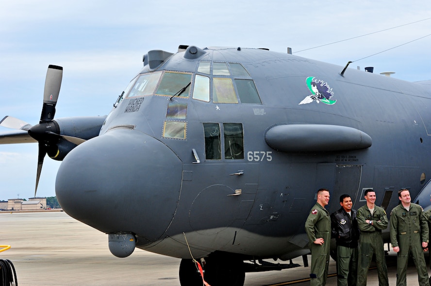 Members from the 4th Special Operations Squadron take a group photo in front of an AC-130H Spectre gunship, “Wicked Wanda”, on Hurlburt Field, Fla., Dec. 19, 2014. “Wicked Wanda” flew her last flight here Dec. 19, and is scheduled to officially retire to the Hurlburt Field Air Park in 2015.  (U.S. Air Force photo/Senior Airman Desiree W. Moye)