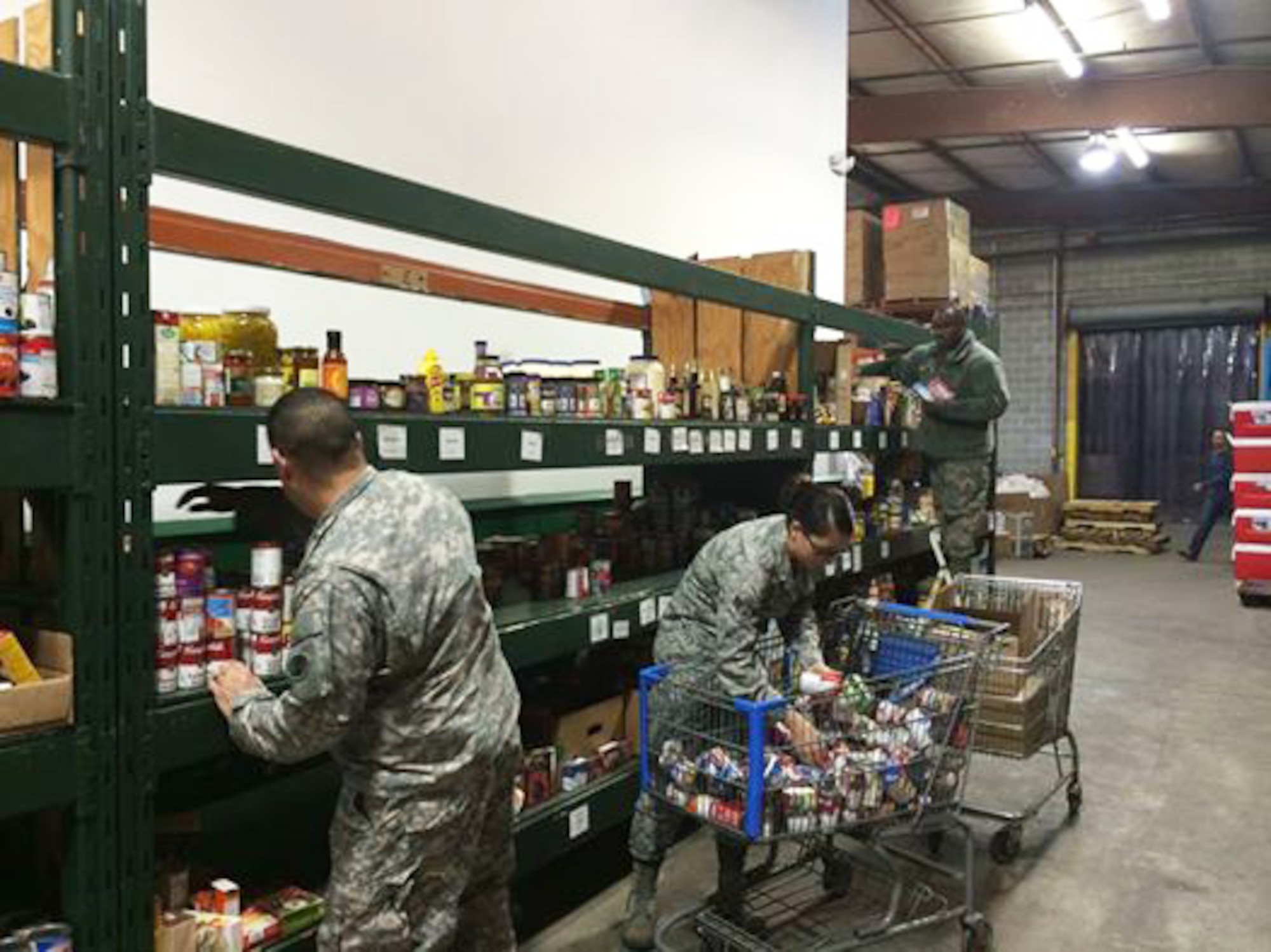 Members of the Delaware Air and Army National Guard volunteer at the Food Bank of Delaware’s Newark warehouse on Dec. 17, 2014. Through the Delaware National Guard’s “War on Hunger,” Guard Airmen, Soldiers and their families have collected more than 15,000 pounds of food for hungry Delawareans this year. (U.S. Army National Guard photo by Officer candidate Wendy McDougall)