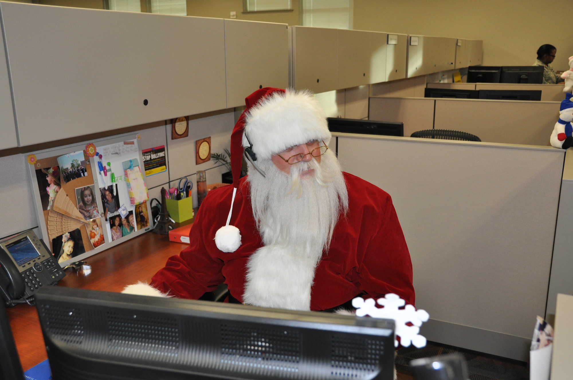 Santa Claus visits the Air Reserve Personnel Center Dec. 19, 2014, on Buckley Air Force Base, Colo. (U.S. Air Force photo/Tech. Sgt. Rob Hazelett)