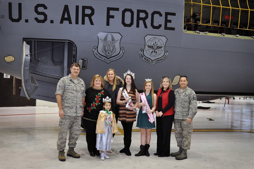 Col. Gregory Gilmour, 916th ARW commander, and Master Sgt. Steve Difiore, 916th Fuel Systems Repair assistant section chief, join friends and family of the wing to facilitate care package delivery to Airmen during the holiday season, Dec. 2014. (U.S. Air Force photo/Staff Sgt. Alan Abernethy)