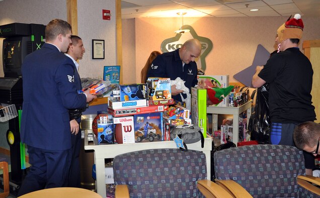 WRIGHT-PATTERSON AIR FORCE BASE, Ohio – More than a dozen 87th Aerial Port Squadron reservists handed out toys donated by their fellow Airmen to young patients at the Dayton Children’s Hospital Dec. 19, 2014. This is the squadron’s 24th year handing out toys to children at the hospital. (U.S. Air Force photo/Stacy Vaughn)