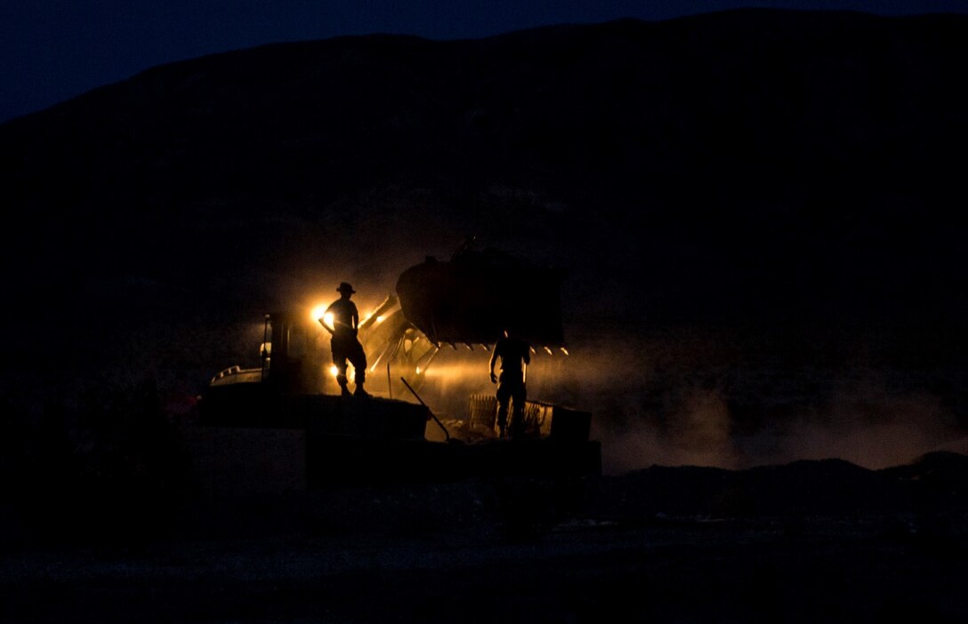 U.S. Marines with Battalion Landing Team 3rd Battalion, 1st Marine Regiment, 15th Marine Expeditionary Unit, build targets for a combined arms training aboard Marine Corps Air Ground Combat Center, Twentynine Palms, Calif., Dec. 10, 2014. BLT 3/1 conducted this training concurrent with the 15th MEU’s realistic urban training.  RUT prepares the 15th MEU’s Marines for their upcoming deployment, enhancing their combat skills in environments similar to those they may find in future missions. (U.S. Marine Corps Photo by Sgt. Emmanuel Ramos/Released)