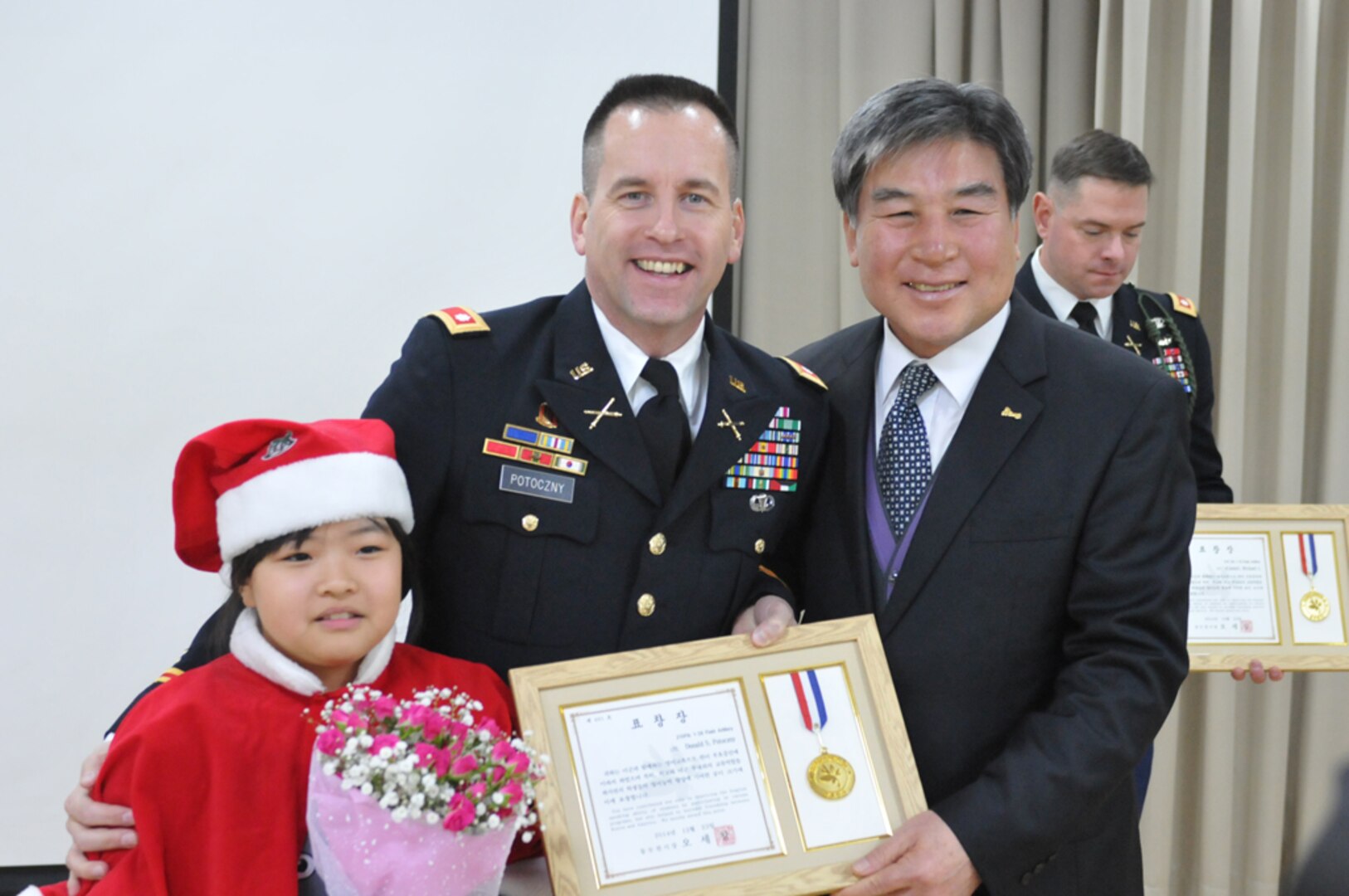DONGDUCHEON, South Korea (Dec. 23, 2014) - Lt. Col. Don Potoczny, the commander of 1st Battalion, 38th Field Artillery Regiment, 210th Field Artillery Brigade, 2nd Infantry Division, receives an award from Mayor Oh Se-chang of Dongducheon, for his service in the local High-Five English program at Dongducheon Yangju Office of Education.  (U.S. Army photo by Cpl. Song Gun-woo, 210 FA BDE PAO)