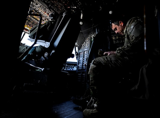 Lt. Col. Phil Forbes, 1st Special Operations Air Operations Squadron commander, refines the initial tasks for the advanced echelon team en route to Cannon Air Force Base, N.M., Jan. 24, 2014. Forbes was the ADVON commander for an emergency deployment readiness exercise being held at Cannon. (U.S. Air Force photo/Staff Sgt. Jeff Andrejcik)