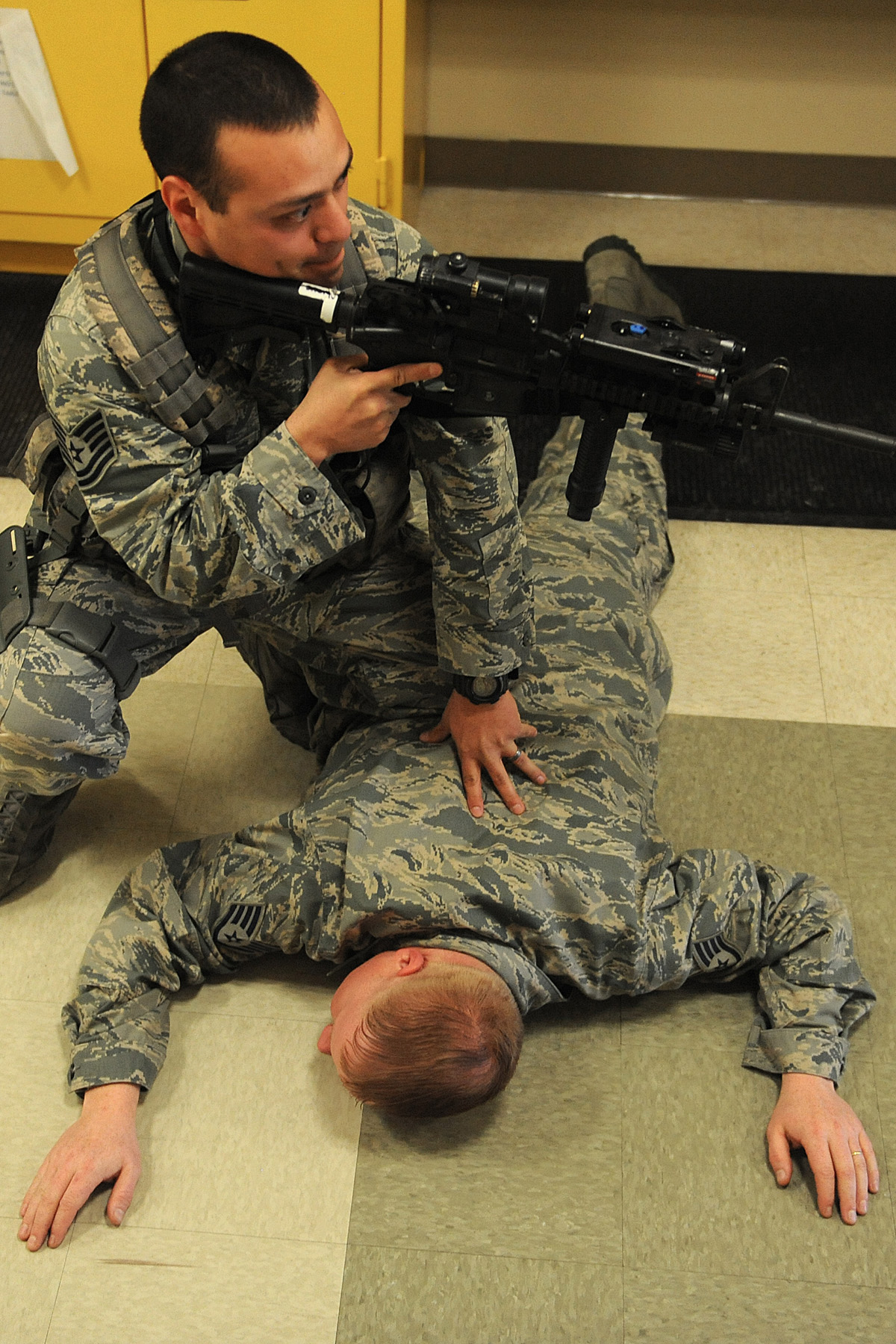 Base trains for active shooter scenario > Scott Air Force Base 