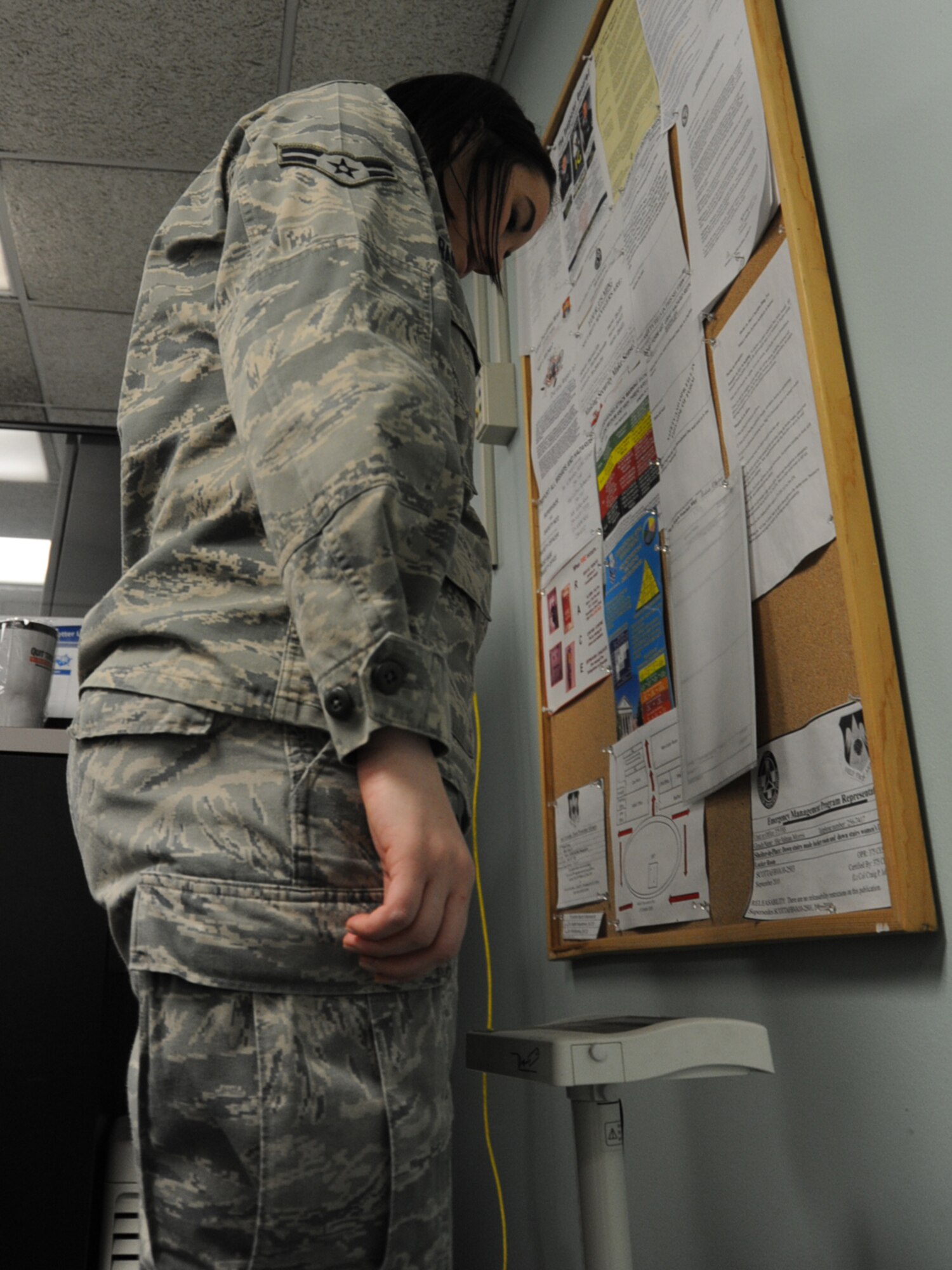 Airman 1st Class Heather Ransom weighs-in during the Biggest Loser 5 Challenge Jan. 27, 2014 at Scott Air Force Base, Ill. The challenge has been held five years in a row to encourage Team Scott members to achieve a healthy lifestyle. Ransom is a member of the 126th Medical Group. (U.S. Air Force photo/Airman 1st Class Sarah Hall-Kirchner)