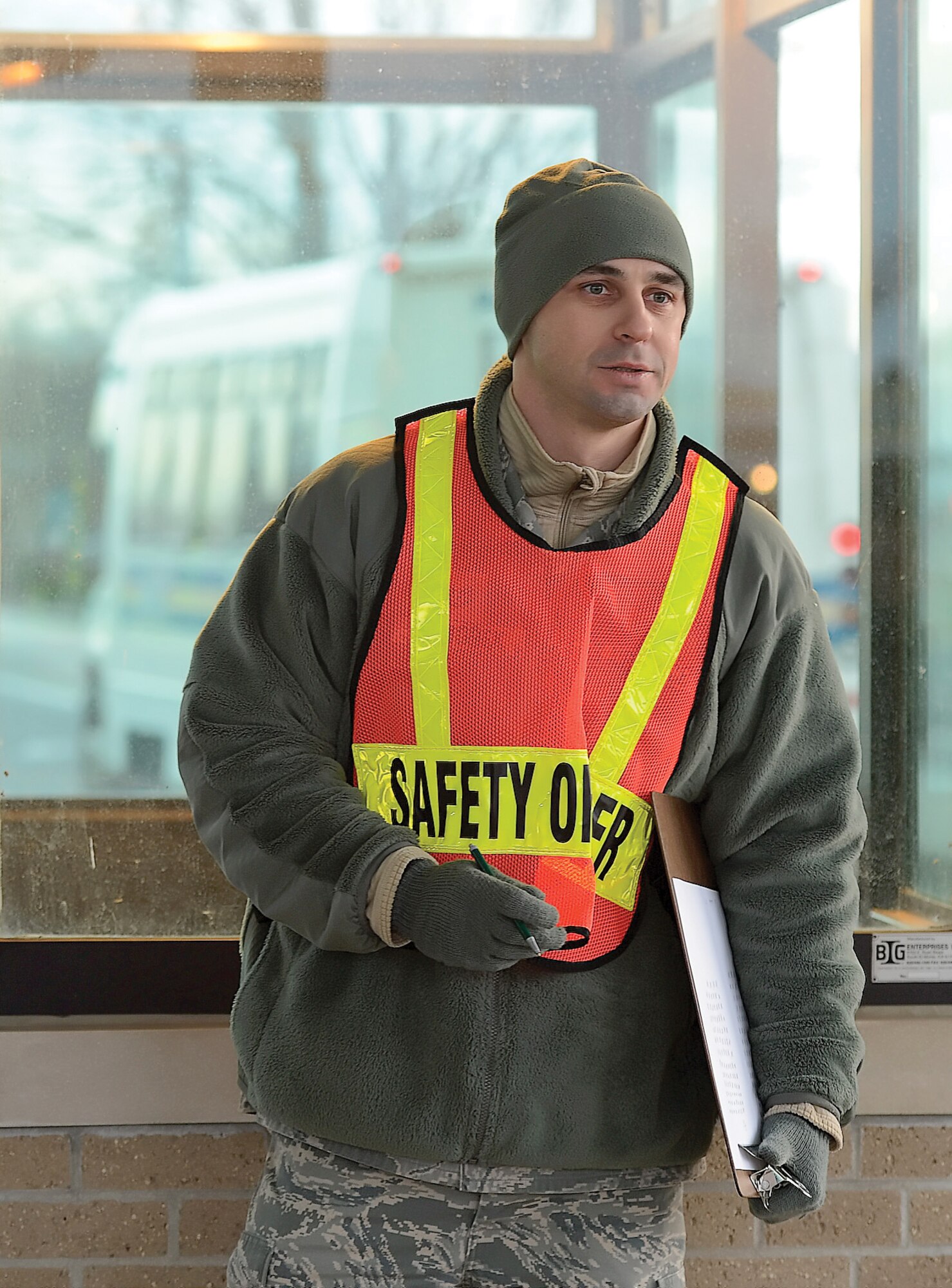 Technical Sgt. Januz Jaworek, 436th Airlift Wing ground safety section, monitors vehicle seatbelt usage of personnel entering the main gate during a holiday safety evaluation on Dec. 20, 2013, at Dover Air Force Base, Del. USAF photo/Greg L. Davis