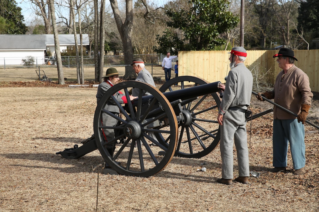 Community members commemorate Newport battle