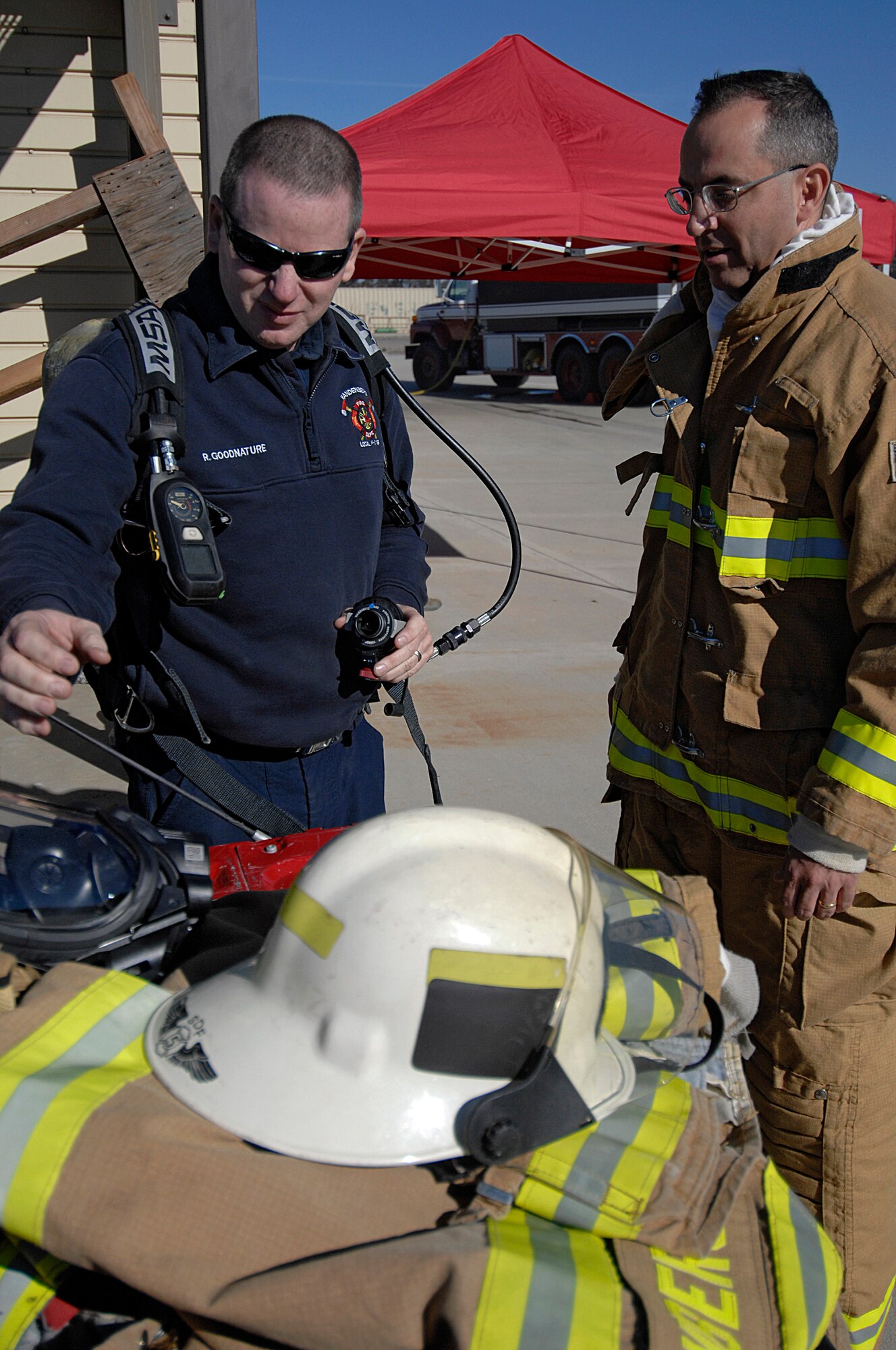 VANDENBERG AIR FORCE BASE, Calif. -- Ryan Goodnature, 30th Civil Engineer Squadron engineer, shows Col. Keith Balts, 30th Space Wing commander, how to properly use firefighting gear prior to entering a simulated burning building here Jan. 29. Balts and Vandenberg Airmen of the quarter winners got the opportunity to work with the Vandenberg Firefighters during a burning building exercise. (U.S. Air Force photo/Michael Peterson)