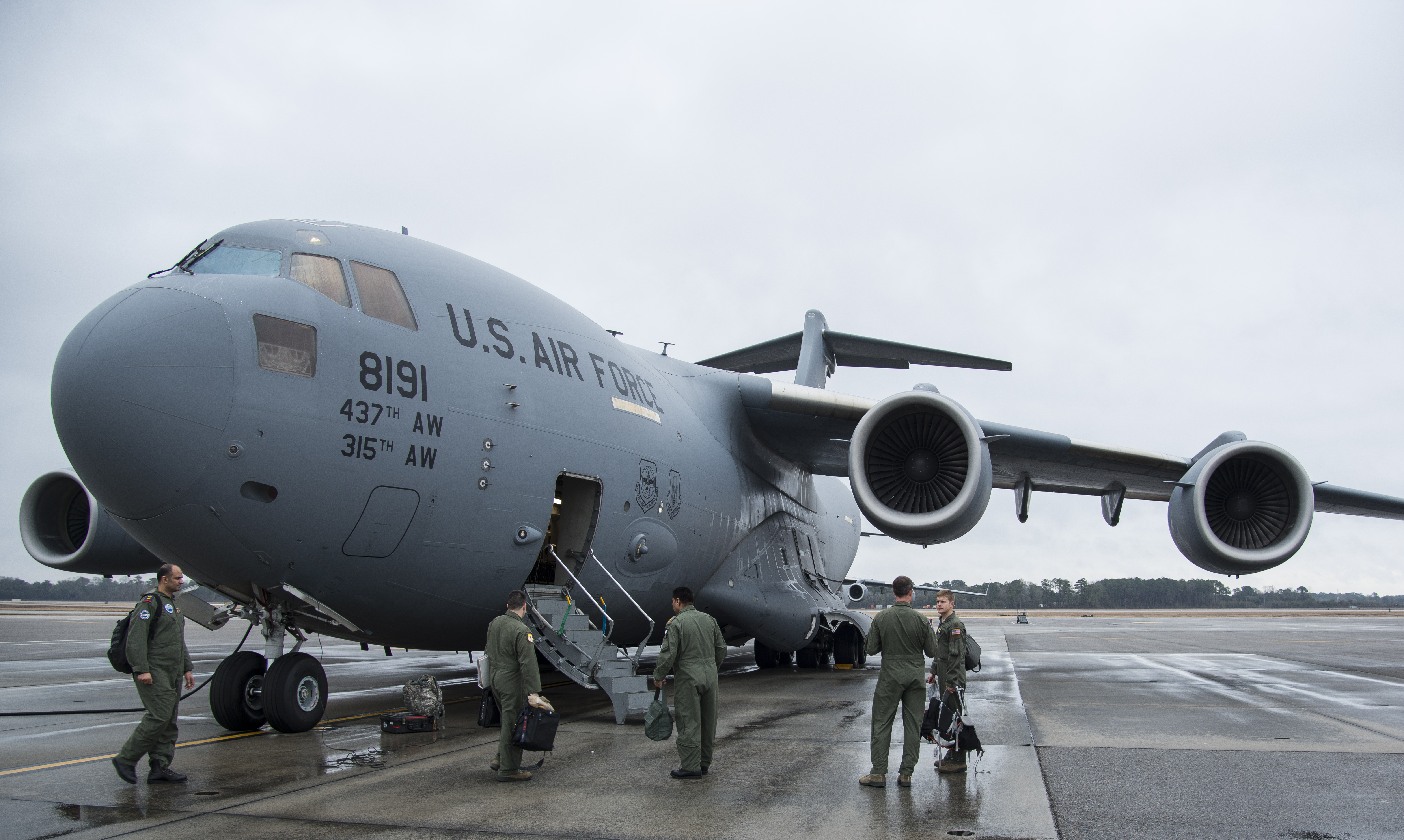 C-17 kuwait store air force
