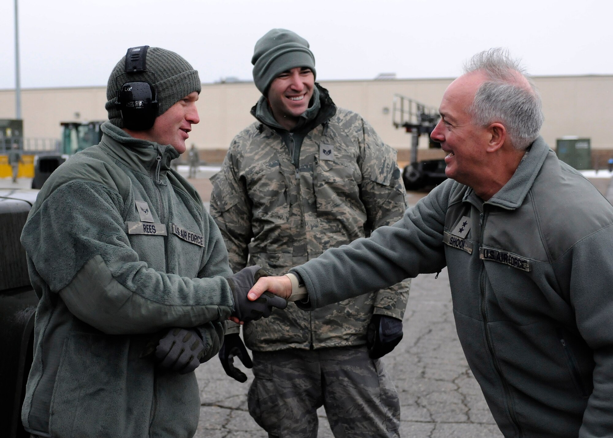 Maj. Gen. Richard Shook, mobilization assistant to the chief of the Air Force Reserve, meets with Senior Airman Bryan Rees, 67th Aerial Port Squadron, on Hill’s flight line as part of 419th Fighter Wing tour here today. (U.S. Air Force photo/Senior Airman Allen Stokes)