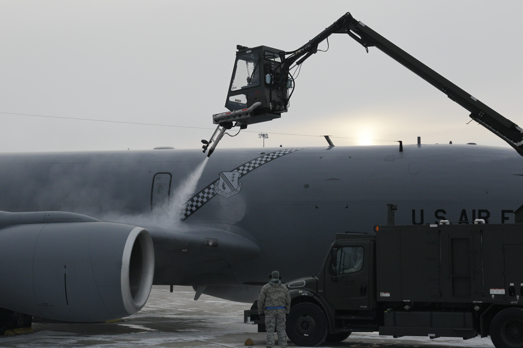 KC135 deicing