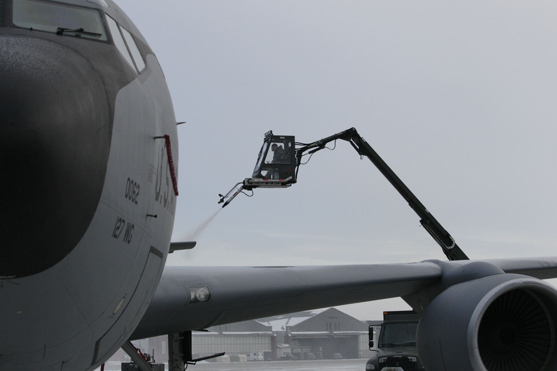 KC135 deicing