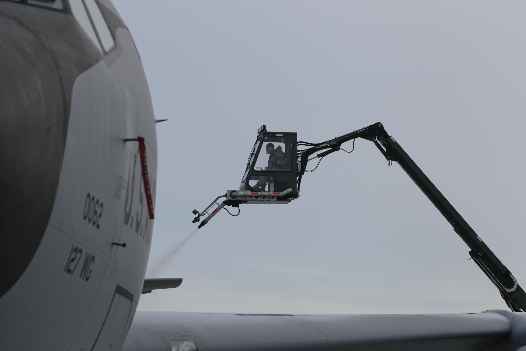 KC135 deicing