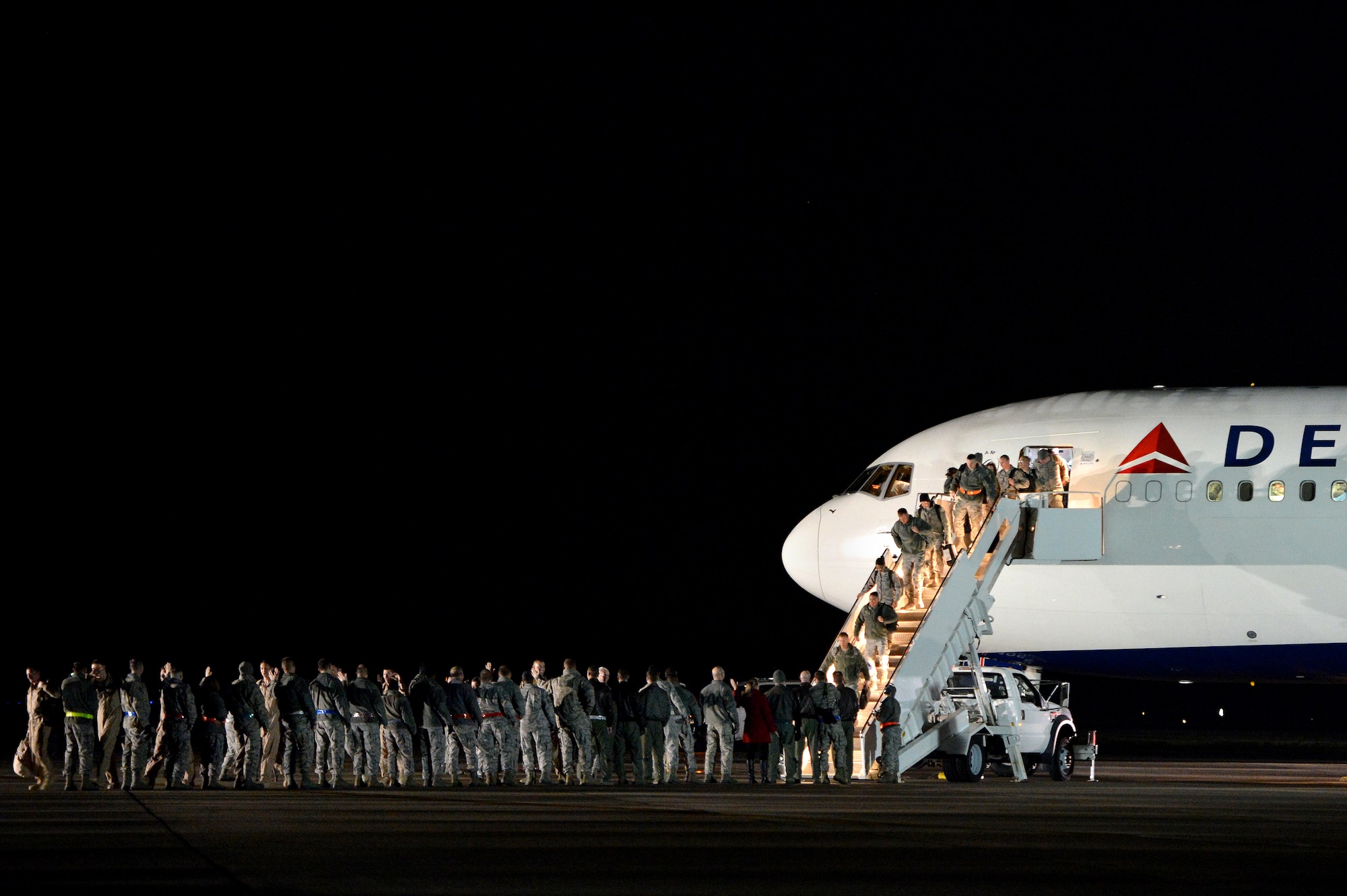 Team Shaw Airmen deplane after arriving home from deployment, Feb. 7, 2014, Shaw Air Force Base, S.C. Approximately 200 Airmen returned home from U.S. Central Command’s Area of Responsibility after completing a five month tour. (U.S. Air Force photo by Staff Sgt. Kenny Holston / Released)