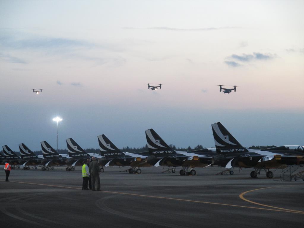Ospreys refuel in midair en route to Singapore > United States Marine
