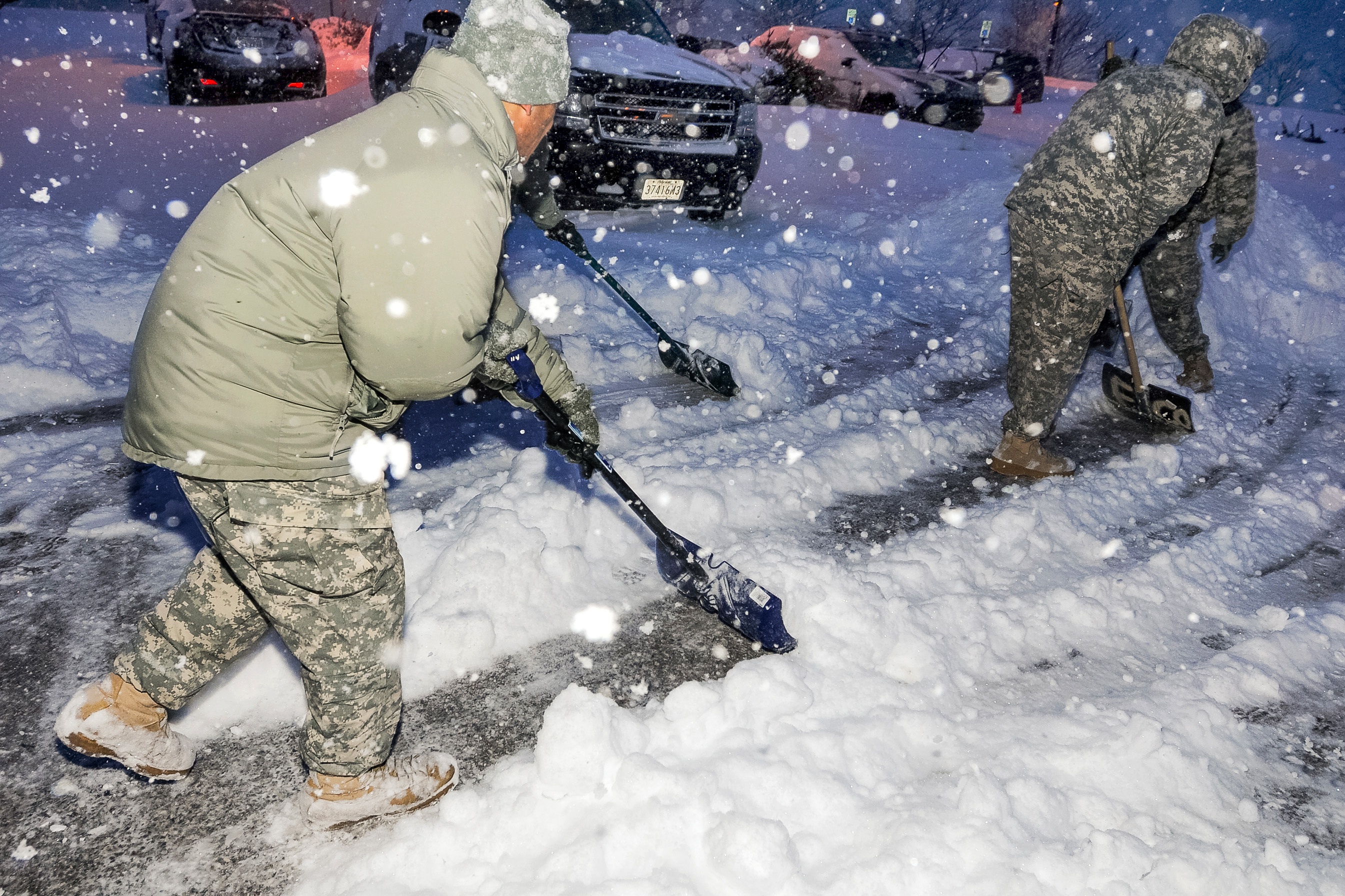 Military snow shovel store